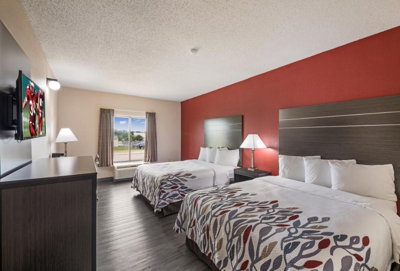 Red Roof Inn & Suites Austin East - Manor Exterior foto