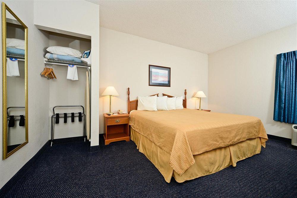 Red Roof Inn & Suites Austin East - Manor Zimmer foto