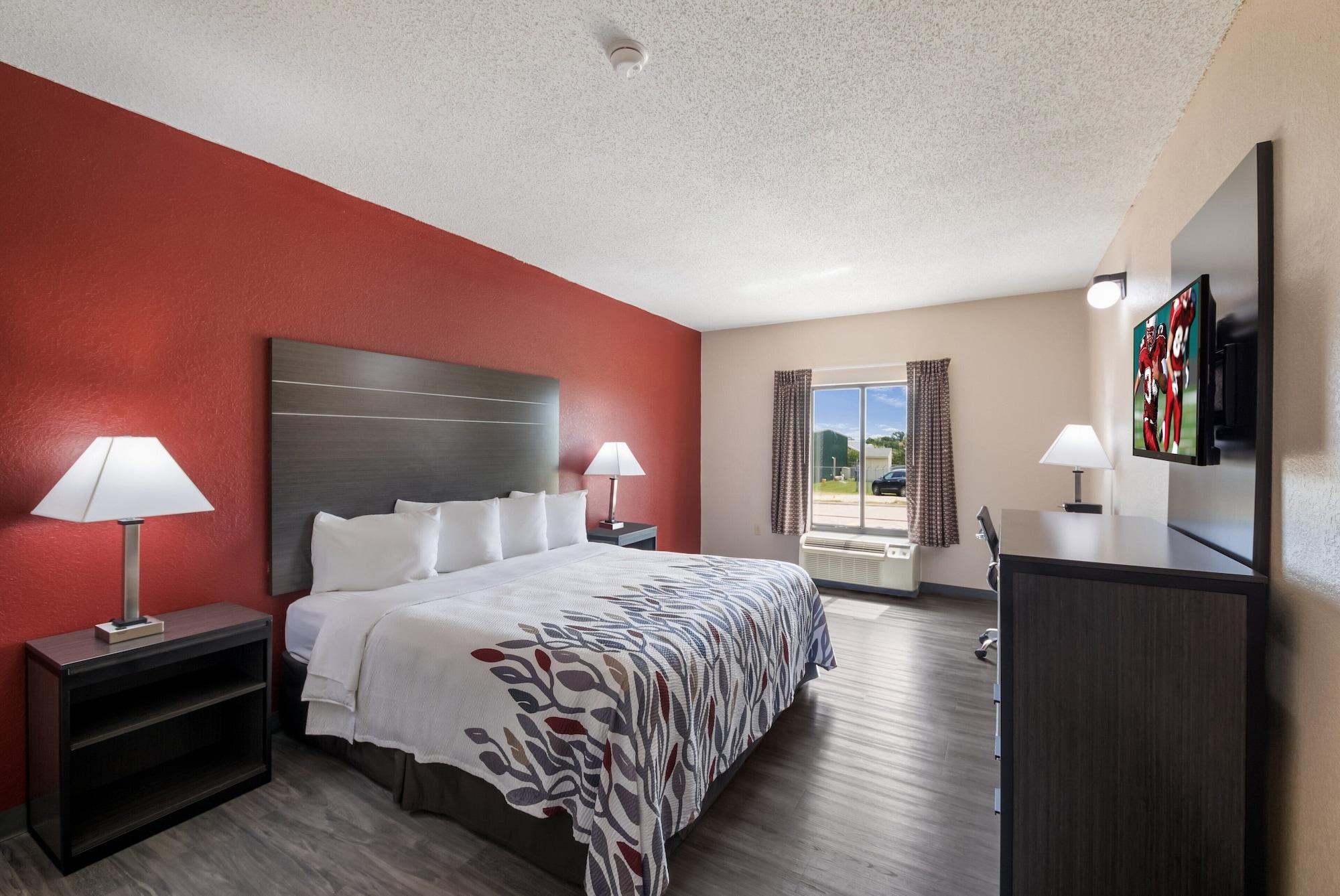 Red Roof Inn & Suites Austin East - Manor Exterior foto
